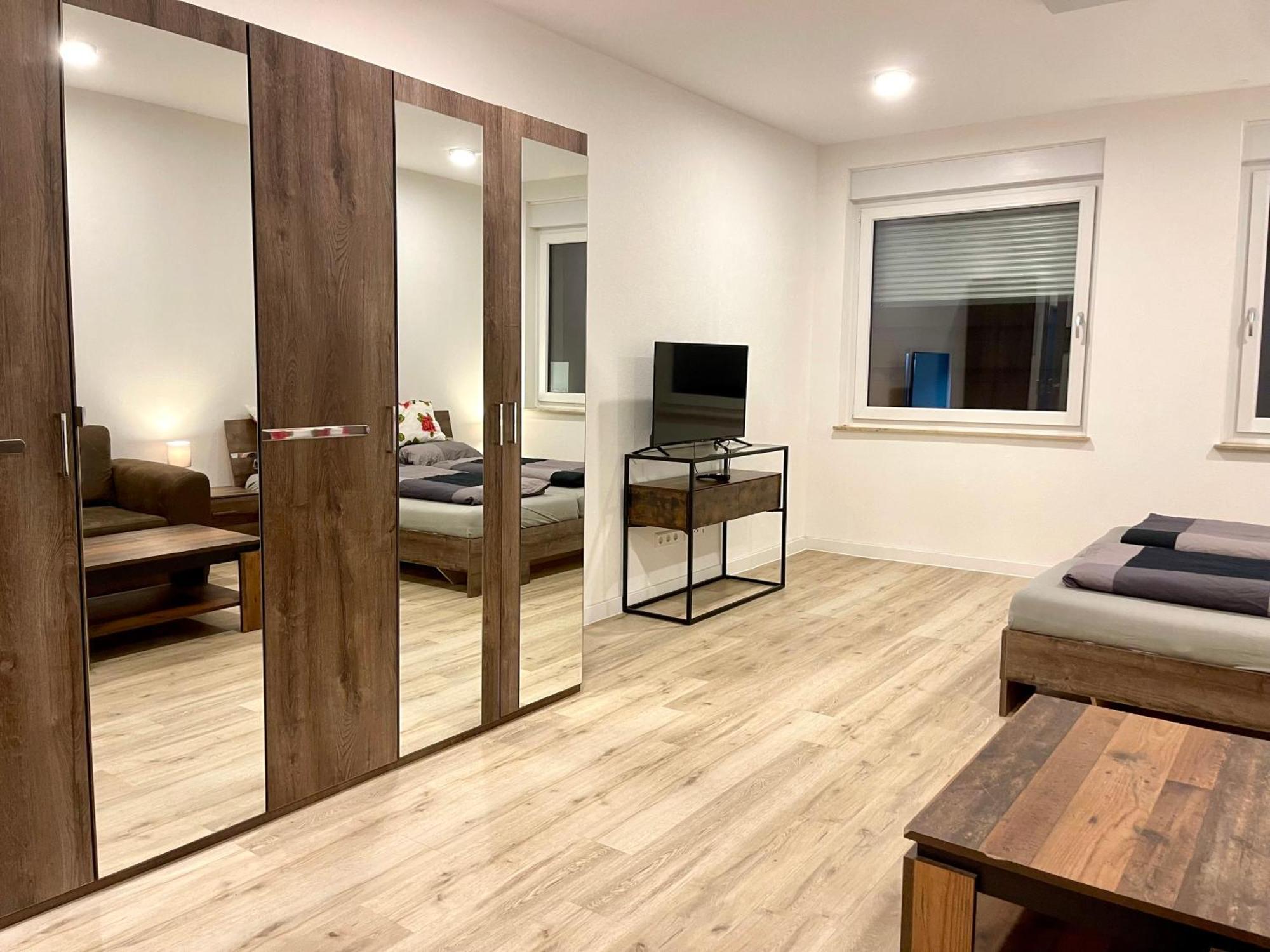 Neu Grosse Einzimmerwohnung Im Zentrum Goldstadt Pforzheim Schloessle Exterior foto
